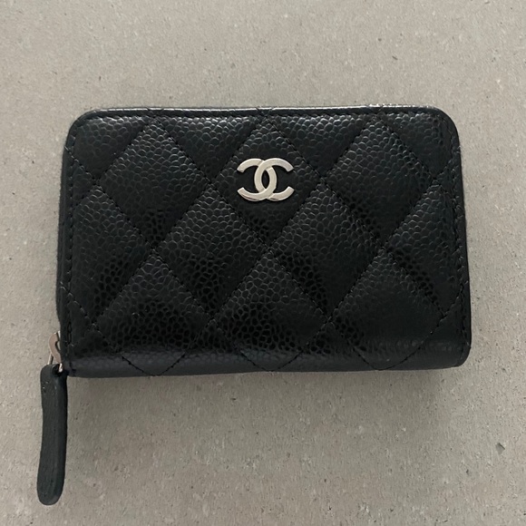 SOLD 🚫 Chanel Zippy Wallet - Picture 2 of 8